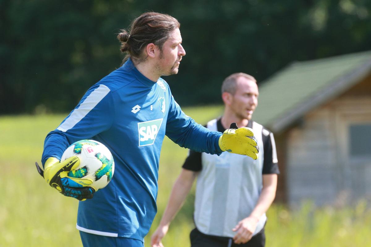 A furat un pinguin, a fost închis 101 zile și „a murit” de 3 ori pe teren » „Cel mai nebun om din fotbal”, angajat acum să ridice echipa