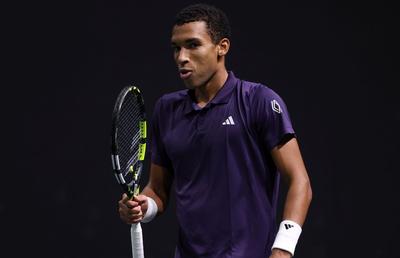 „Mingile sunt un gunoi” » Numărul 10 mondial, deranjat de calitatea mingilor de la Masters 1000 Paris: „Nu sar drept!”