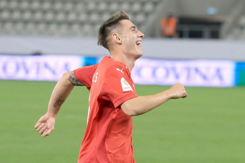 Adrian Caragea, „dublă” în CS Dinamo - Dinamo. FOTO: Ionuț Iordache (GSP.ro)