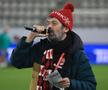 Fotbaliștii de la CS și FC Dinamo au afișat împreună mesajul galeriei + A fost primit ca un erou de „câini”