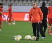 Fotbaliștii de la CS și FC Dinamo au afișat împreună mesajul galeriei + A fost primit ca un erou de „câini”