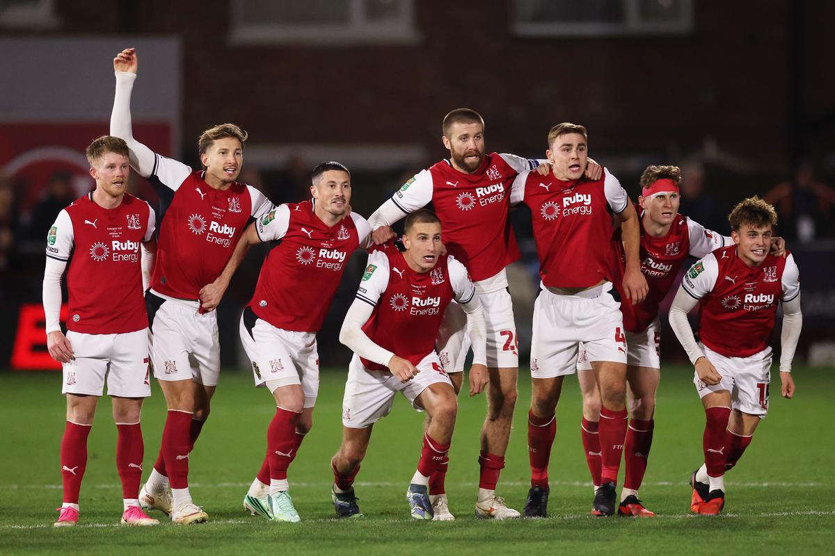 Bucuria celor de la Fleetwood după ce au eliminat-o pe Arsenal