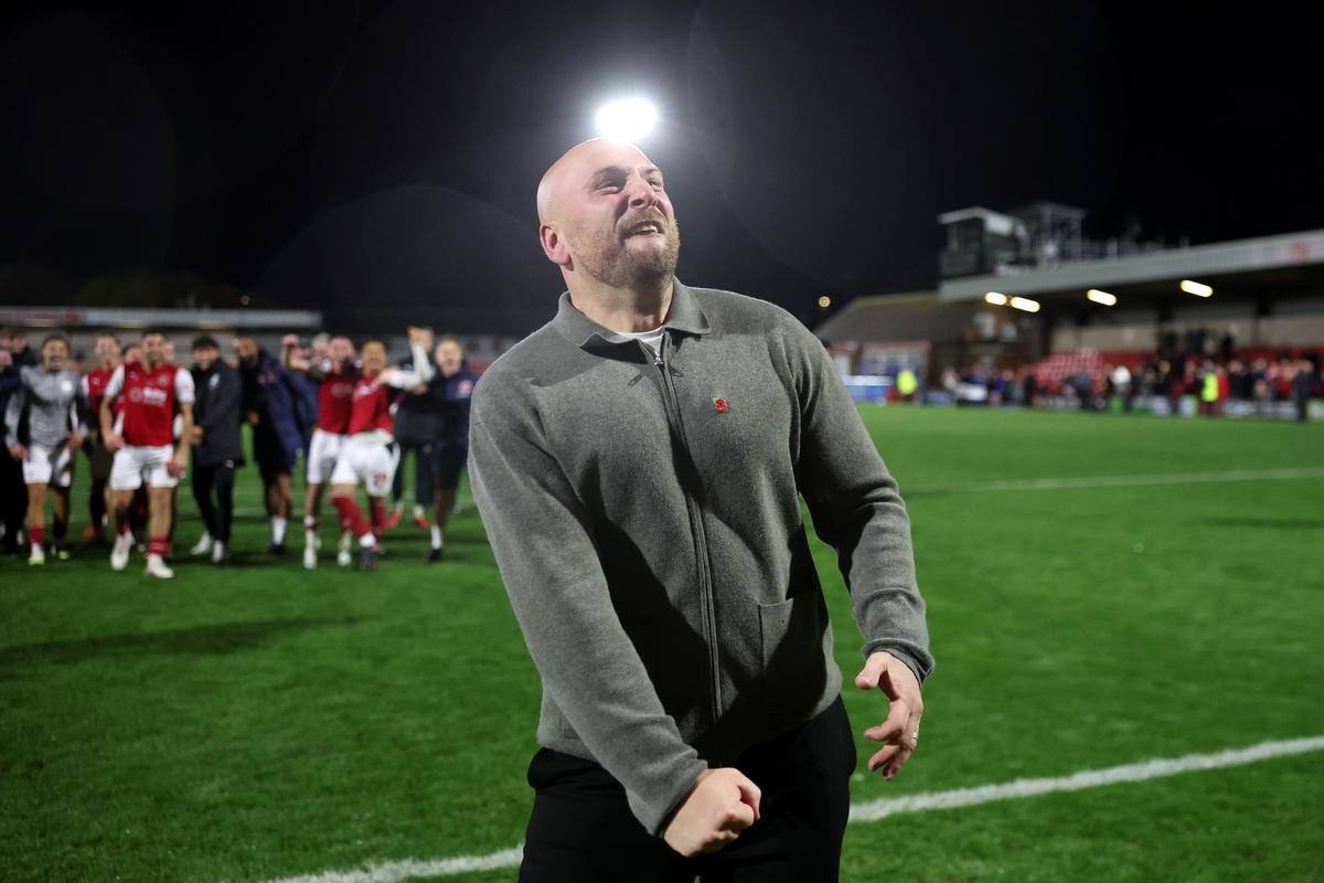 Bucuria celor de la Fleetwood după ce au eliminat-o pe Arsenal