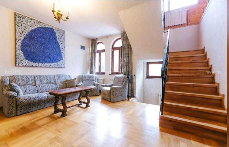 Conacul lui Cornel Dinu din Sinaia / FOTO: imobiliare.ro