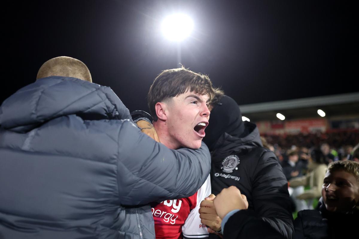 Bucuria celor de la Fleetwood după ce au eliminat-o pe Arsenal