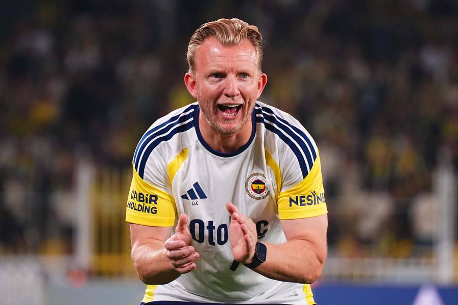 Dirk Kuyt este antrenorul interimar al lui Fenerbahce // foto: imago images Fostul atacant al lui Liverpool, numit antrenor interimar la gigantul din Turcia