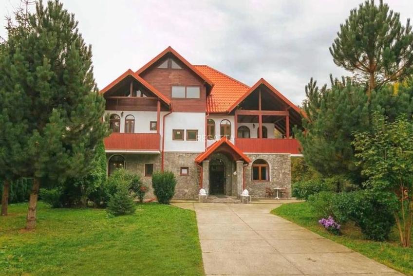 Cornel Dinu își vinde conacul din Sinaia pentru 585.000 de euro / FOTO: imobiliare.ro