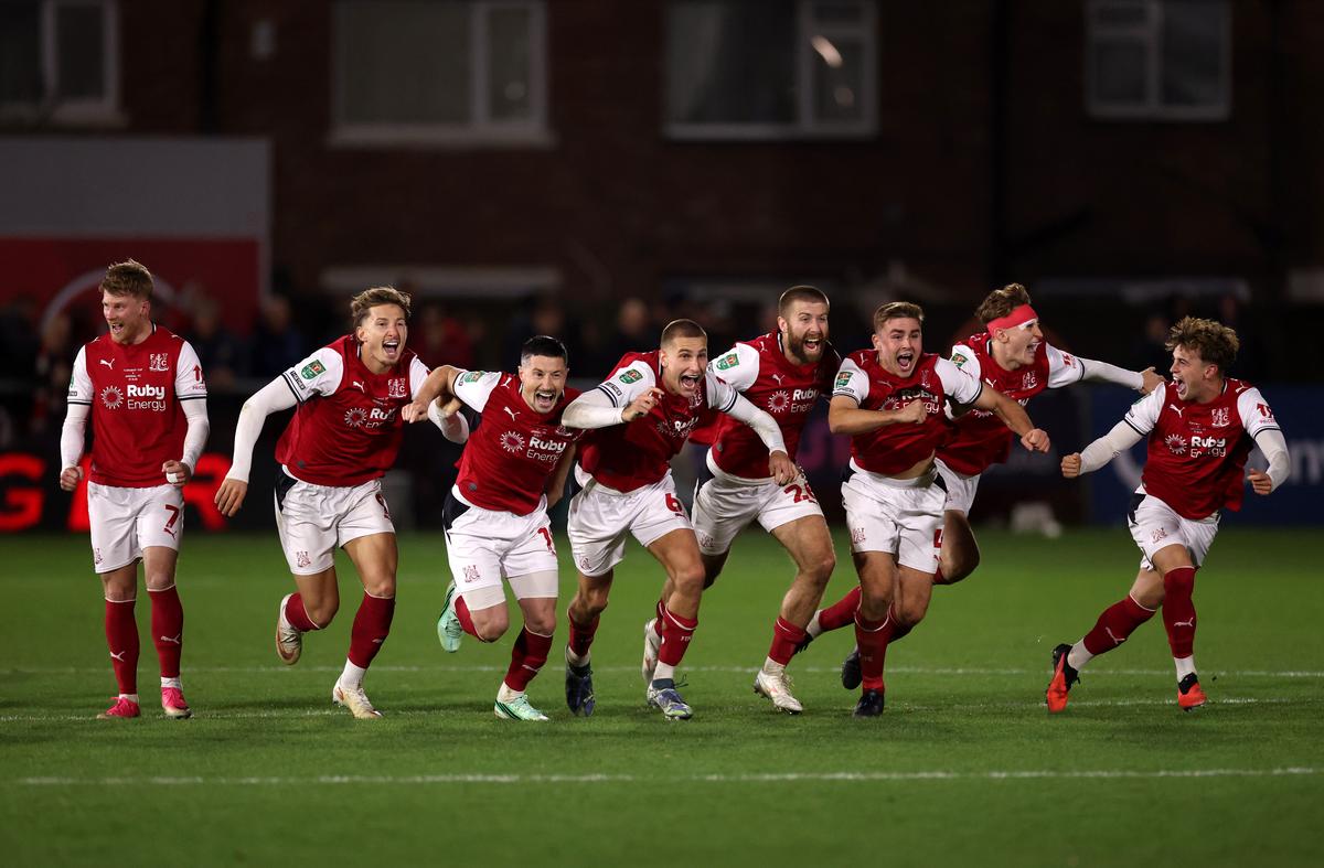 Bucuria celor de la Fleetwood după ce au eliminat-o pe Arsenal