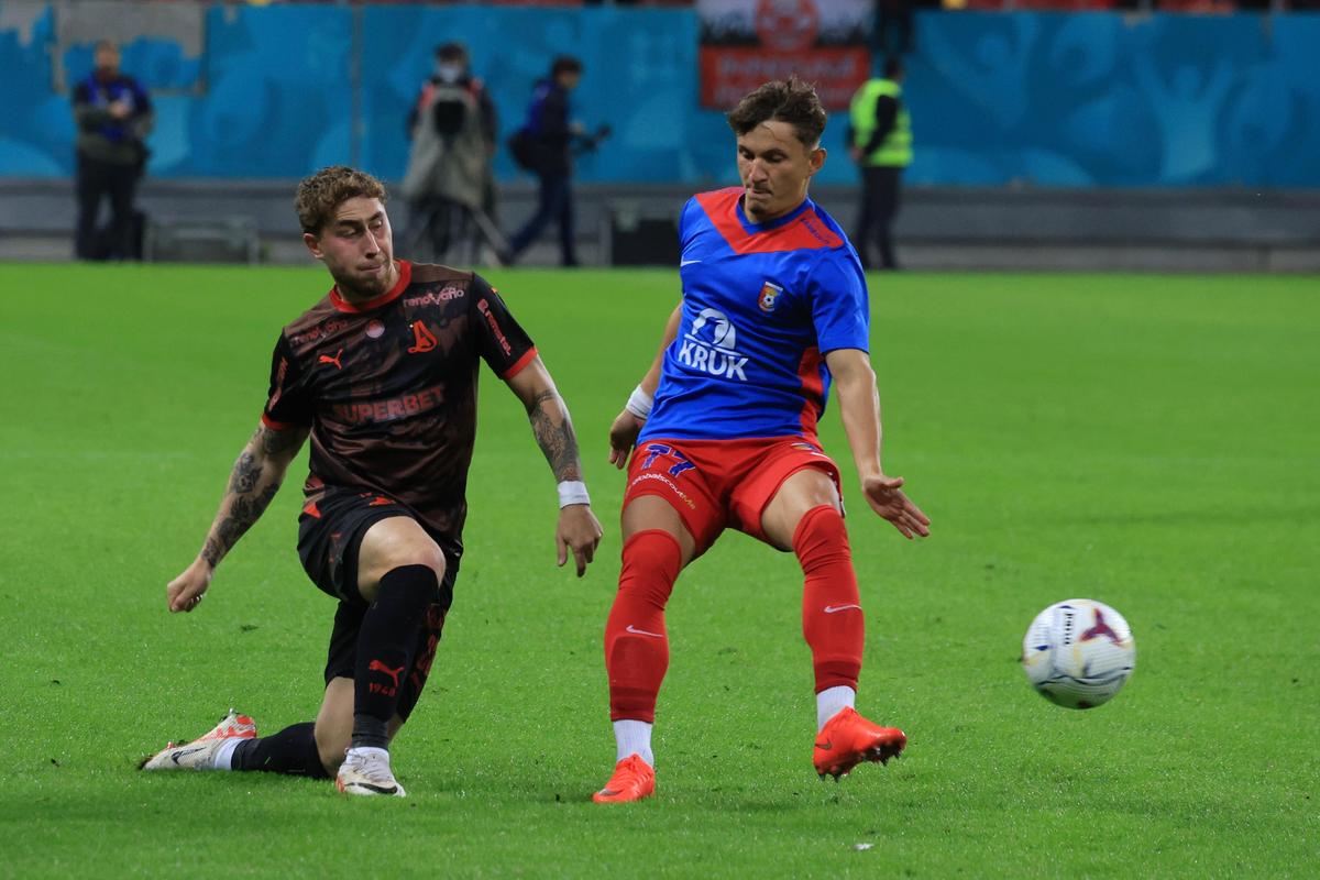 L-au făcut mare pe Pinto! Dinamo - Chindia a avut un erou neașteptat: hattrick la al doilea meci ca titular. „Câinii” calcă apăsat spre „sferturi”