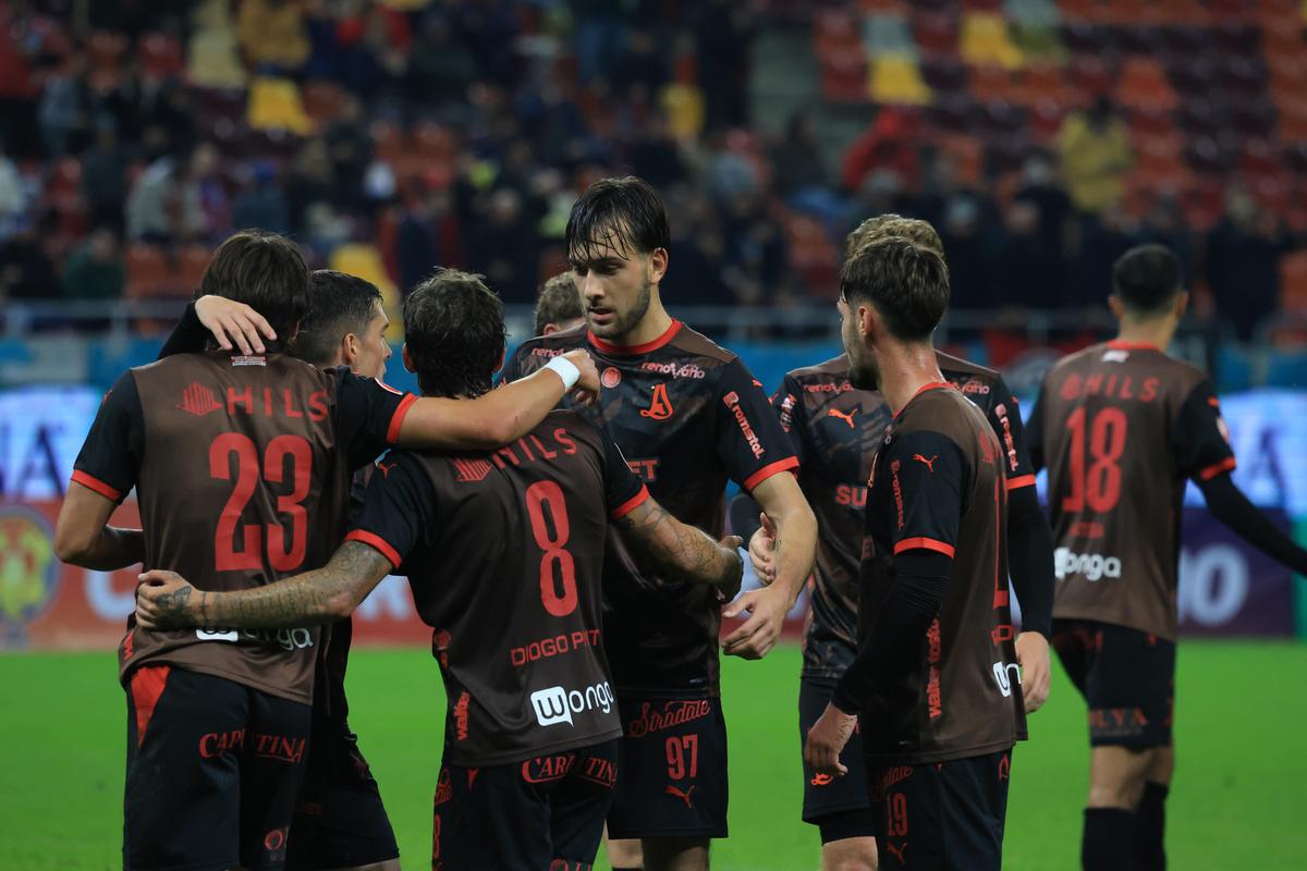 L-au făcut mare pe Pinto! Dinamo - Chindia a avut un erou neașteptat: hattrick la al doilea meci ca titular. „Câinii” calcă apăsat spre „sferturi”