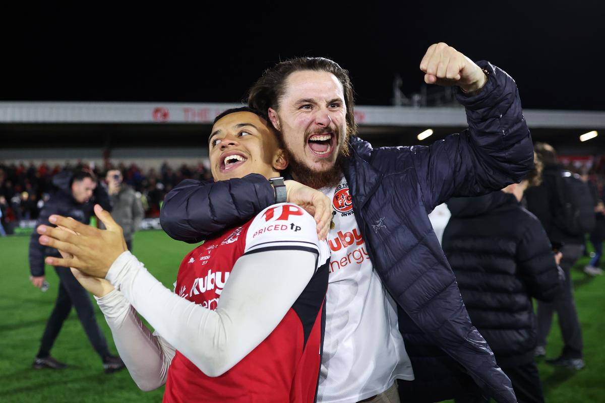 Bucuria celor de la Fleetwood după ce au eliminat-o pe Arsenal