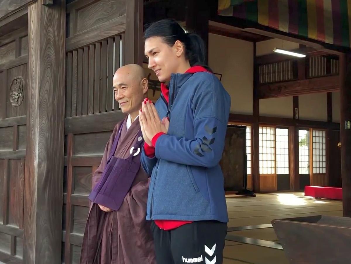 CORESPONDENȚĂ DIN JAPONIA // VIDEO Cristina Neagu, Tomas Ryde și toate fetele din echipa națională au mers la o oră de meditație la Templul Kodenji