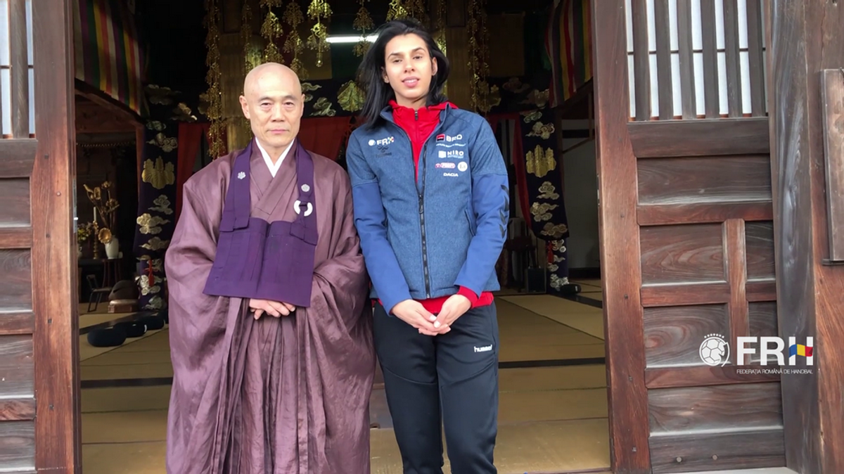 CORESPONDENȚĂ DIN JAPONIA // VIDEO Cristina Neagu, Tomas Ryde și toate fetele din echipa națională au mers la o oră de meditație la Templul Kodenji