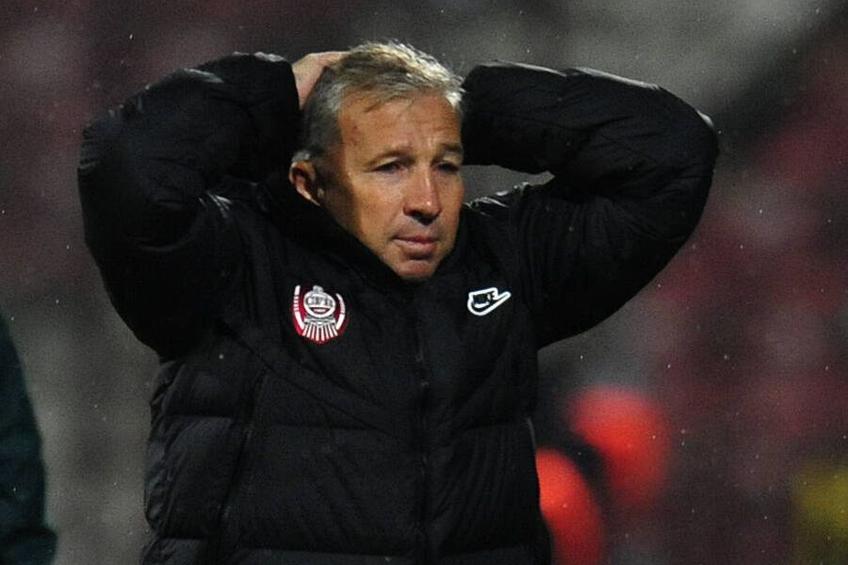 CFR Cluj. Dan Petrescu trebuie să jongleze pe mai departe cu lotul subțiat de coronavirus și de accidentări. La meciul cu ȚSKA Sofia, de joia viitoare, poate apărea un singur fotbalist „nou”, stoperul Paulo Vinicius.