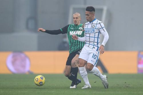 Lautaro Martinez în duel cu Chiricheș
foto: Imago
