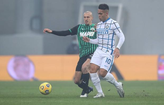 Meci de coșmar pentru Chiricheș! Pus pe jos de Lautaro Martinez la primul gol, apoi autogol și accidentare înaintea pauzei!