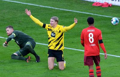 Surpriză uriașă în Bundesliga: Borussia pierde pe teren propriu cu FC Koln + Bayern a revenit de la 0-1, într-o altă victorie de manual