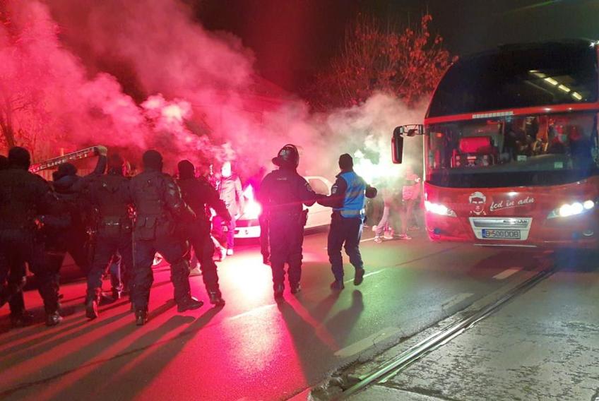 Fanii lui Dinamo simt momentul critic prin care trece echipa lor favorită. foto: Vlad Nedelea