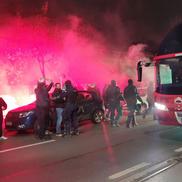 Fanii lui Dinamo s-au strâns lângă stadion, înaintea meciului cu Viitorul. foto: Vlad Nedelea (GSP)