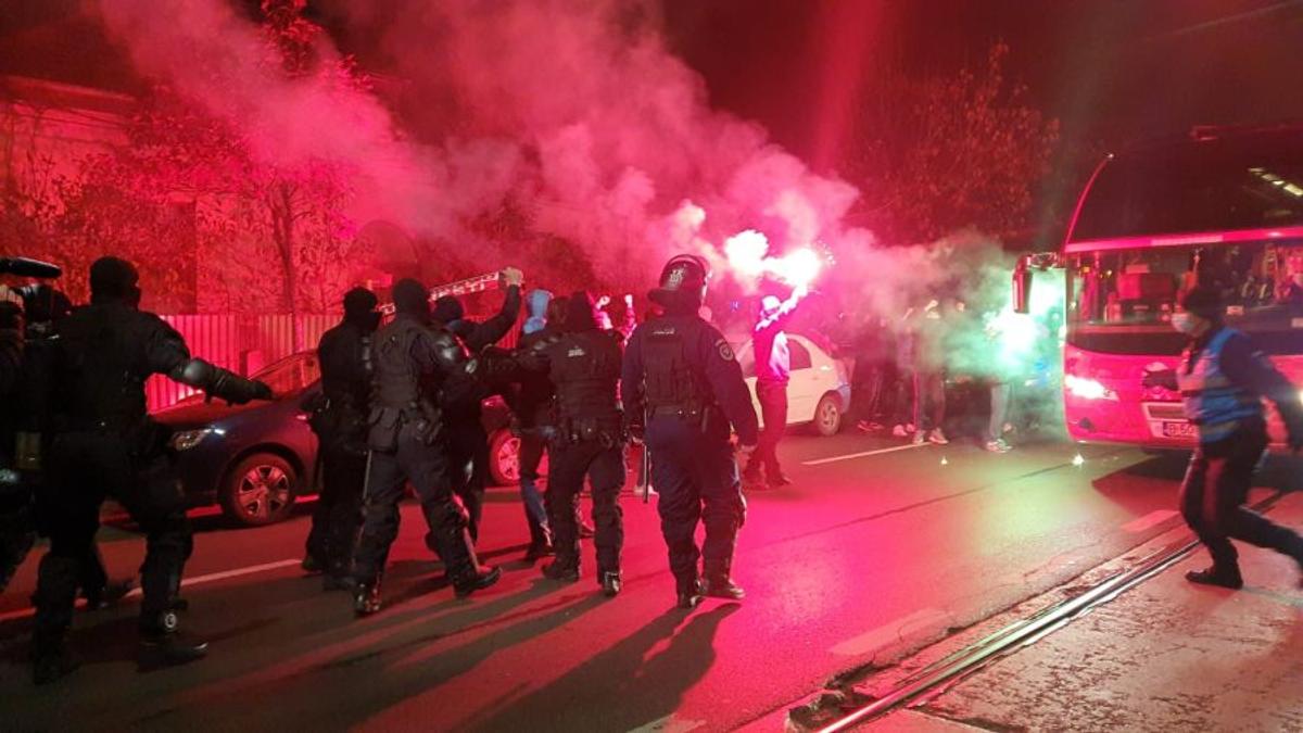 Fanii lui Dinamo s-au strâns lângă stadion, înaintea meciului cu Viitorul