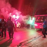 Fanii lui Dinamo s-au strâns lângă stadion, înaintea meciului cu Viitorul. foto: Vlad Nedelea (GSP)
