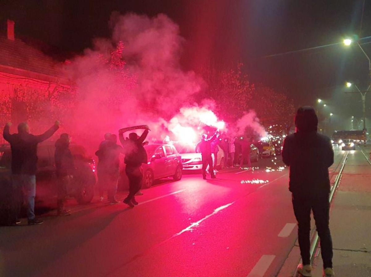 Fanii lui Dinamo s-au strâns lângă stadion, înaintea meciului cu Viitorul