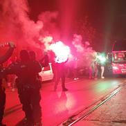 Fanii lui Dinamo s-au strâns lângă stadion, înaintea meciului cu Viitorul. foto: Vlad Nedelea (GSP)