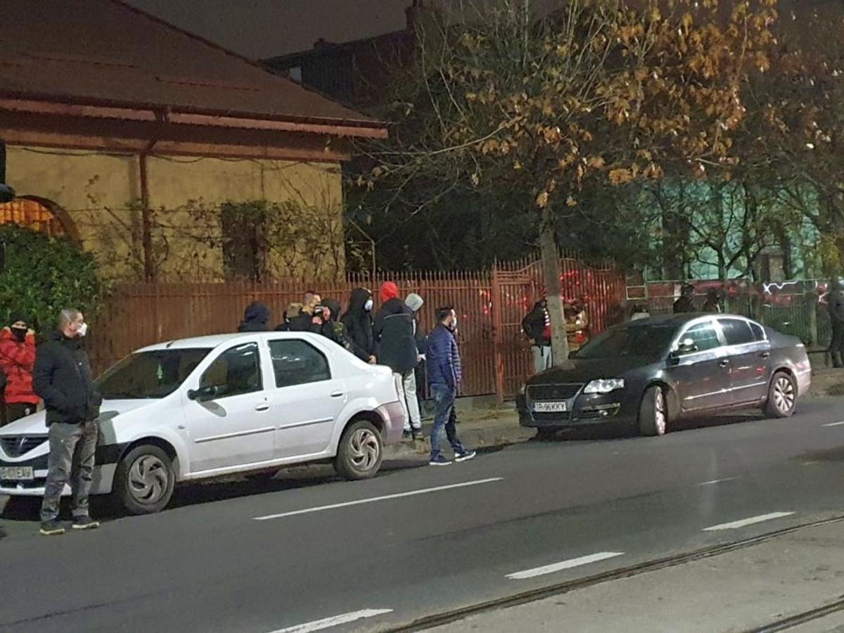 Fanii lui Dinamo s-au strâns lângă stadion, înaintea meciului cu Viitorul