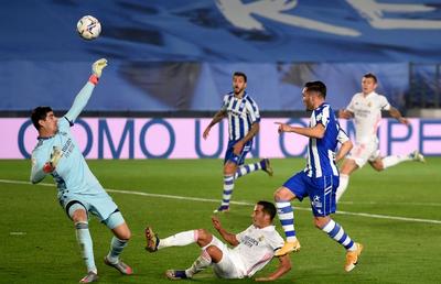 Real Madrid - Alaves 1-2. Surpriză majoră în La Liga » Real pierde iar pe teren propriu, într-un meci în care Courtois a comis-o!
