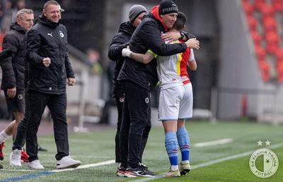 Nicolae Stanciu, execuție magistrală pentru Slavia Praga » Portarul advers n-a înțeles nimic