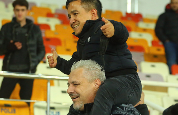 A uitat că e la retrogradare! Șumudică a oferit imaginile serii, după eliminarea cu Galatasaray