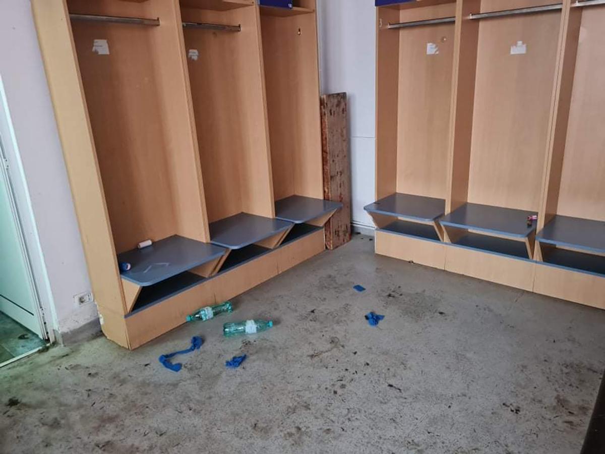 Vestiarul Stelei în deplasarea de la Timișoara, după meci