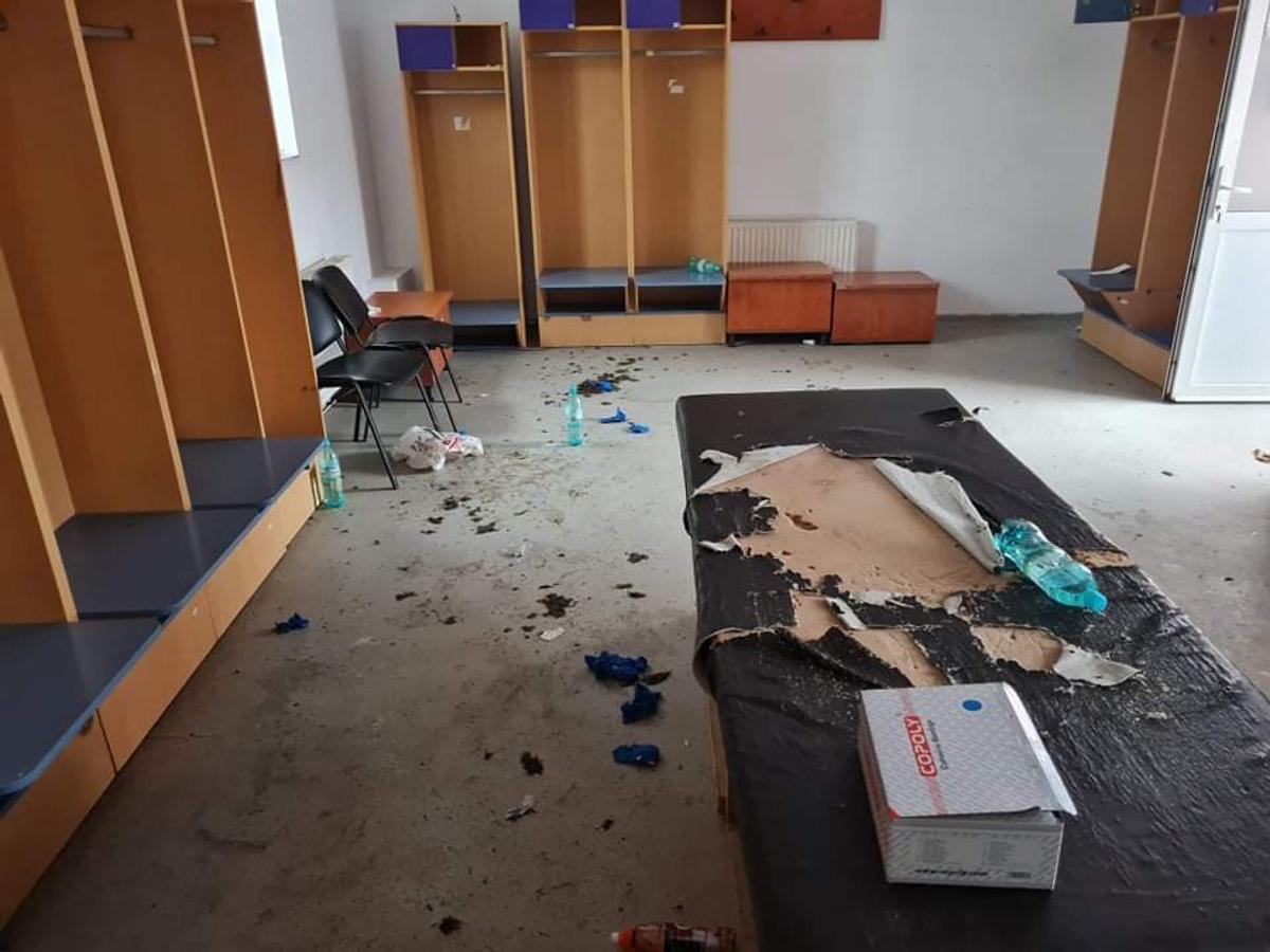 Vestiarul Stelei în deplasarea de la Timișoara, după meci