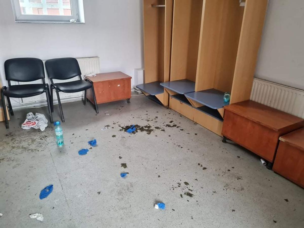 Bătuți la Timișoara, steliștii au făcut prăpăd în vestiar: „Știam că militarii își fac patul”