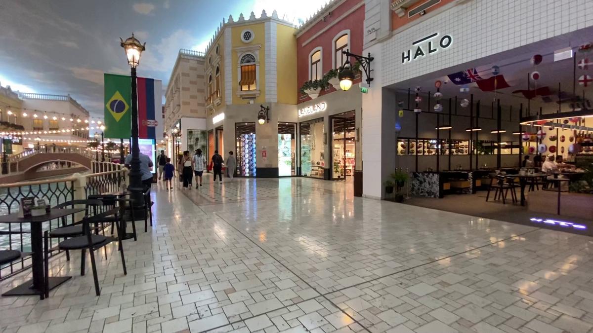Te plimbi cu gondola prin mall și faci shopping » Imagini senzaționale surprinse de reporterii GSP în Qatar