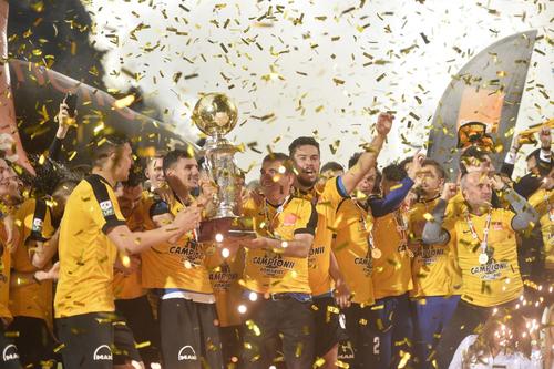 Bucuria fără margini a lui Hagi și a puștilor săi, campioni în fața unor formații cu bugete mult mai mari și cu nume mult mai sonore în lot
FOTO Raed Krishan