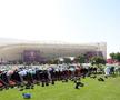 Fanii musulmani prezenți la Campionatul Mondial au luat o pauză vineri de la fotbal și s-au rugat în fața stadionului „Ahmad Bin Ali”, arena care a găzduit partida Țara Galilor - Iran 0-2.