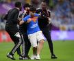 Un spectator a invadat terenul în Portugalia - Uruguay pentru a transmite 3 mesaje