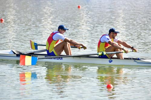 Cozmiuc și Bejan trăgând din greu în cursa de aur mondial Foto Cristi Preda