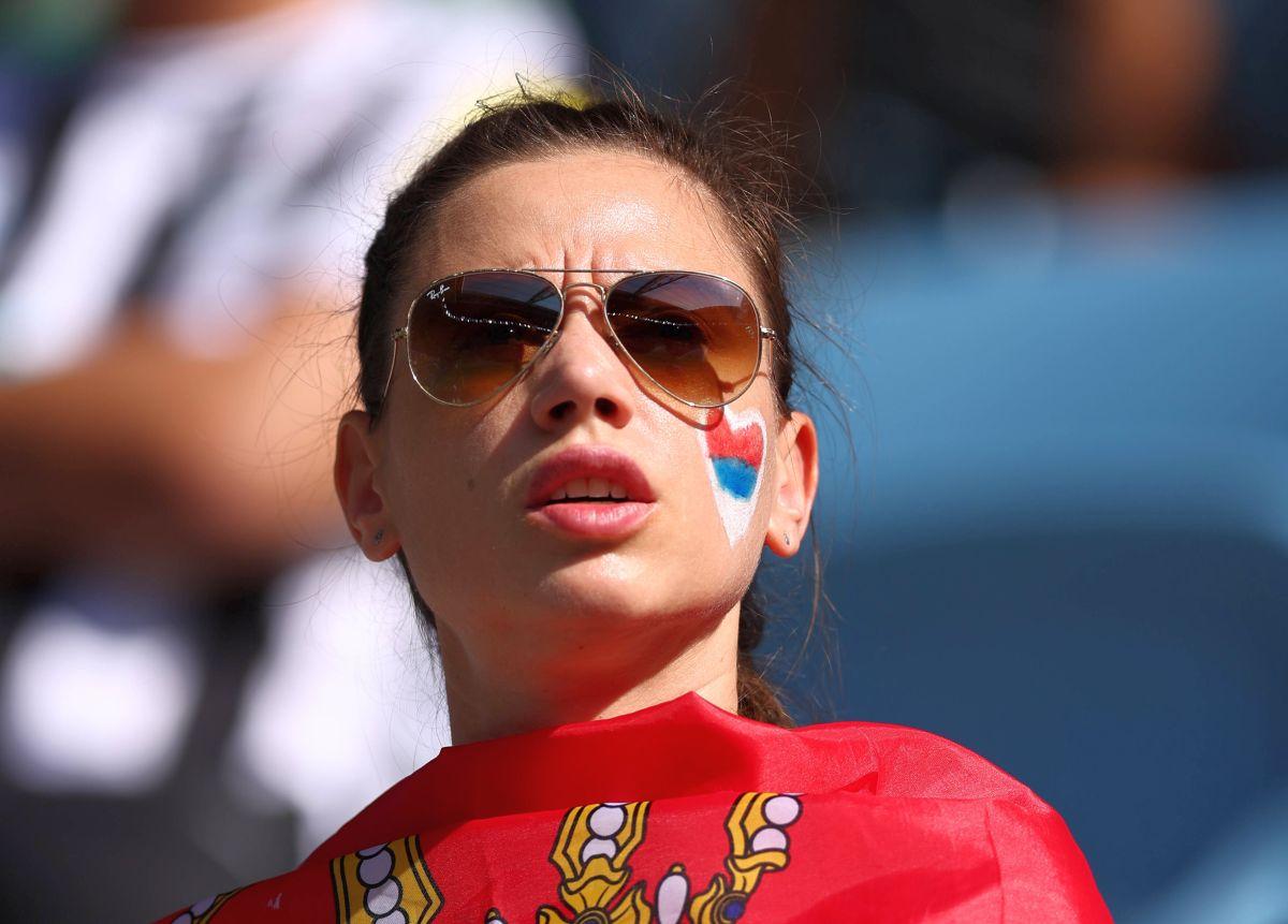 Fane la Camerun - Serbia. Sârboaicele au întors toate privirile în tribune