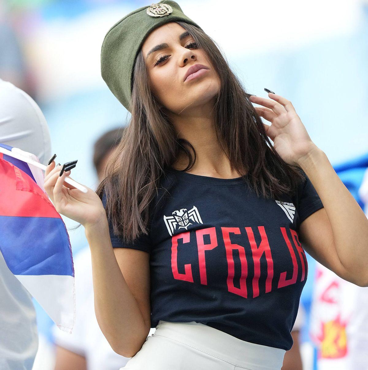 Fane la Camerun - Serbia. Sârboaicele au întors toate privirile în tribune
