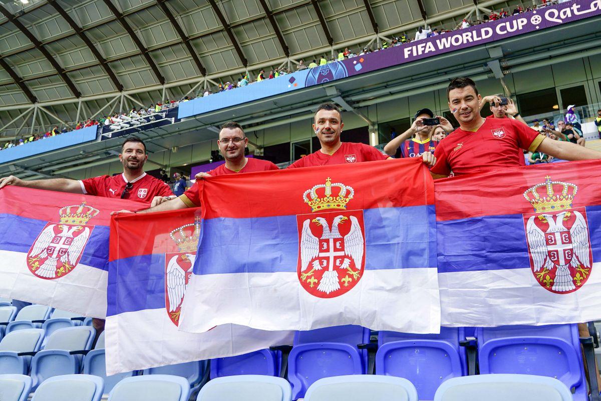 Au întors toate privirile la Camerun - Serbia » Apariții classy în tribunele de pe „Al Janoub Stadium”