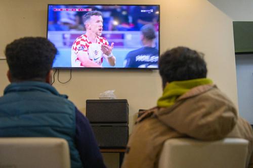 Televiziunea de stat din China a ales să cenzureze imaginile cu fanii prezenți în tribune, la Campionatul Mondial din Qatar.
Foto: Imago