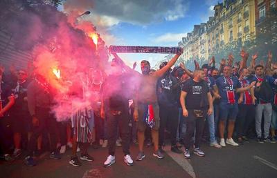 Haos în Paris » Ultrașii lui PSG i-au atacat pe fanii lui Newcastle într-un restaurant
