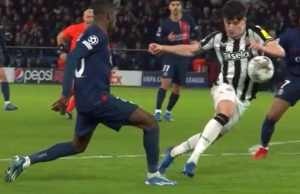 Scandal imens după PSG - Newcastle » Francezii riscau să rateze și Europa League, dar au primit un penalty controversat în 90+5: „Cum să dai așa ceva?”