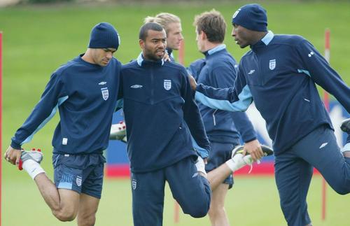 Kieron Dyer (stânga), la naționala Angliei, alături de Ashley Cole și Sol Campbell Foto: Guliver/GettyImages