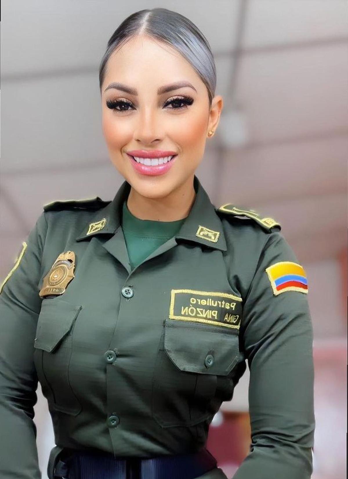 Polițista din stadion devenită virală și-a vopsit sânii în culorile echipei favorite și a pozat așa pe Instagram: „Oamenii mei frumoși, a ieșit soarele!”