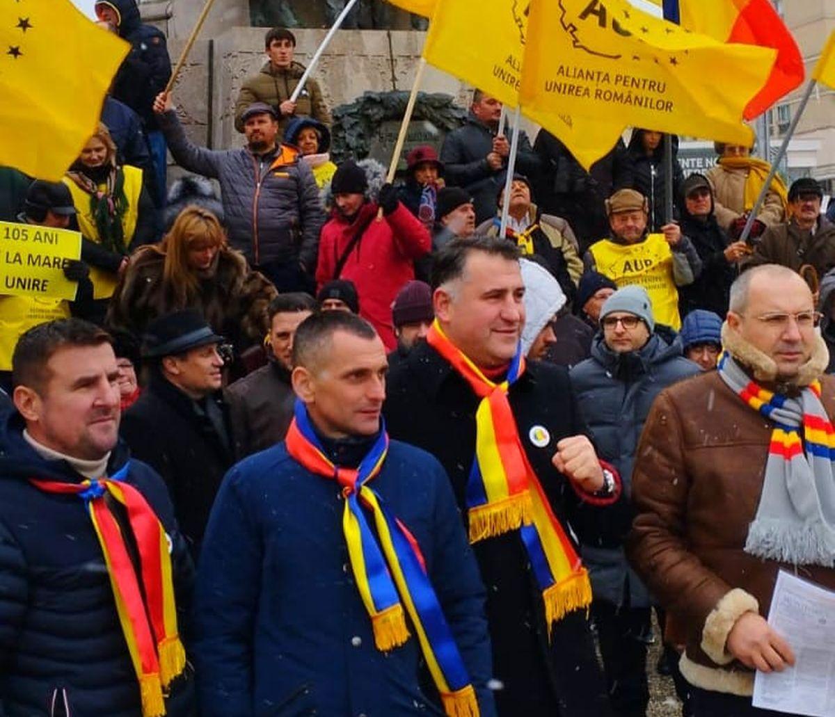 Fostul căpitan din Liga 1, dezlănțuit în stradă pentru AUR: „CINE SUNTEM NOI?” » S-a întors în politică și îi face jocurile lui George Simion: imagini incredibile surprinse în week-end