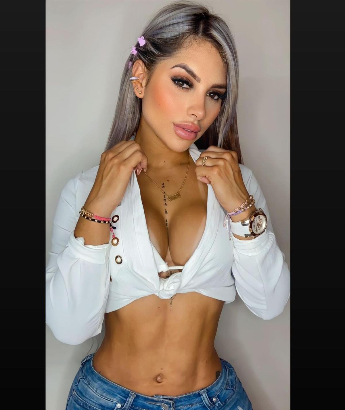 Polițista din stadion devenită virală și-a vopsit sânii în culorile echipei favorite și a pozat așa pe Instagram: „Oamenii mei frumoși, a ieșit soarele!”