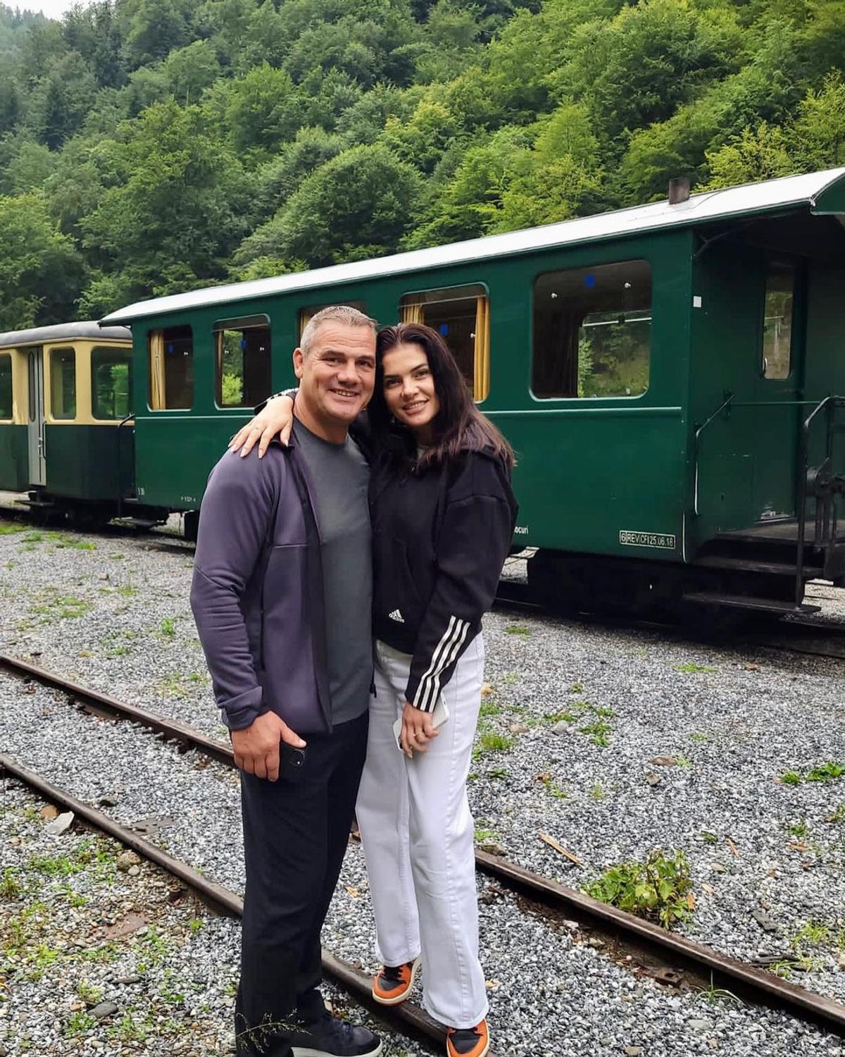 Cu ce se ocupă și câți bani face Maria, soția lui Ionuț Iftimoaie! E pasionată de modă și are propria afacere